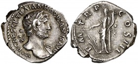 (121 d.C.). Adriano. Denario. (Spink 3521) (S. 1155a) (RIC. 86). 3,35 g. EBC-.