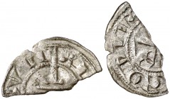 Hug III (1153-1173). Empúries. Diner. (Cru.V.S. 96) (Cru.C.G. falta). 0,29 g. Diner partido en la época para circular como òbol. Muy rara. (MBC+).