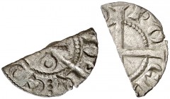 Ponç Hug IV (1230-1269). Empúries. Diner. (Cru.V.S. 102) (Cru.C.G. 1914). 0,22 g. Diner partido en la época para circular como òbol. Rara. (MBC+).