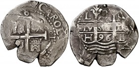 1696. Carlos II. Lima. H. 8 reales. (Cal. 240). 26,23 g. Cospel muy irregular. El ensayador Francisco de Hurtado empezó a desempeñar el cargo este año...