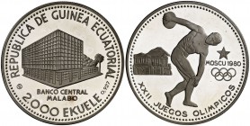 (1979). Guinea Ecuatorial. 2000 ekuelle. (Kr. 37). 31,18 g. AG. XXII Juegos Olímpicos - Moscú 1980. Lanzador de disco. Proof.