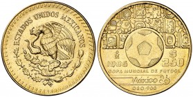 1985. México. 250 pesos. (Fr. 187) (Kr. 500.1). 8,61 g. AU. Mundial de Fútbol-México '86. En estuche oficial con certificado. S/C.