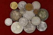 Lote de 15 monedas, doce del Centenario: 50 céntimos, 1, 2 (cuatro), 5 pesetas (cuatro), 2 de la II República y tres extranjeras. A examinar. BC/MBC-....