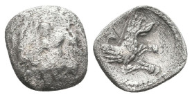 Greek Obols, Ca. 350-100 BC. AR.

Reference:

Condition: Very Fine

Weight =0.8 gr
Heıght =10.5 mm