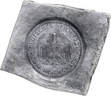 Weimarer Republik. 
5 Reichsmark 1927 450 Jahre Universität Tübingen. Abschlag der Adlerseite auf Bleiklippe 57x54mm, aus dem Nachlass des Medailleur...