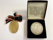 Lots. 
Lot von 2 Stücken: Ovale Eisenmedaille des Kyffhäuser-Bundes 1914-1918 zur Erinnerung an den Ersten Weltkrieg (vz, 31,1x45,7mm 19,1g an schwar...