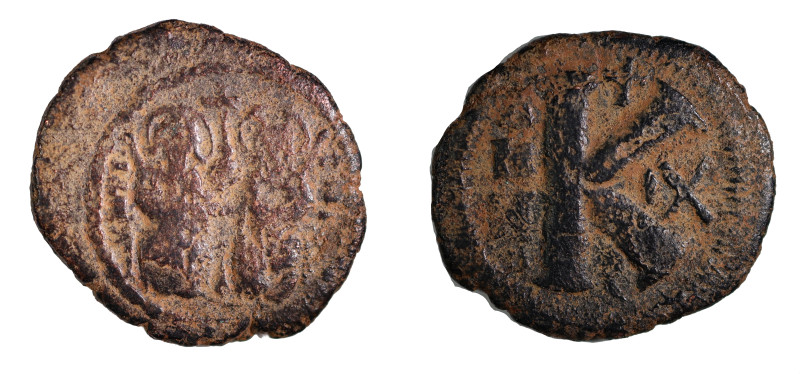 Justin II, with Sophia. 565-578. Æ Half Follis – 20 Nummi 25 mm. 5.9 gm. Obv: Ni...