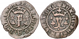 Reyes Católicos. Sevilla. 1 blanca. (Cal. 653) (Seb. 753). 1,04 g. Puntos entre los adornos de las iniciales. MBC-/MBC.