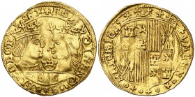 Reyes Católicos. Valencia. Ducado. (Cal. 160) (Cru.C.G. 3113b var). 3,48 g. Corona entre los bustos, S/C en exergo. Rara. MBC+.