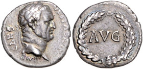 RÖMISCHES REICH, Vespasian, 69-79, AR Denar (69-70), Ephesos. Belorb. Kopf r., unten JWI. Rs.AUG im Kranz. 2,82g.
schöne Patina, ss-vz
RIC 311