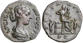 RÖMISCHES REICH, Lucilla, Gemahlin des Lucius Verus, +182, AE Sesterz 161-169, Rom. Drap. Büste r. Rs.Fecunditas r. sitzend, hält Säugling, zwischen z...