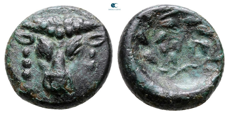 Phokis. Federal Coinage after circa 351 BC. 
Bronze Æ

13 mm, 2,23 g



V...