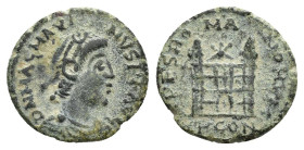 MAGNO MÁXIMO. Follis. Arelate (383-388). A/ Busto diademado y drapeado a der.; D N MAG MAXIMVS P F AVG. R/ Puerta de campamento; SPES ROMANORVM. -/-/(...