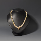 ARQUEOLOGÍA. CUENCA ORIENTAL DEL MEDITERRÁNEO. Collar con cuentas de diversas épocas y culturas. Cristal de roca. Longitud 48 cm.