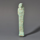 ARQUEOLOGÍA. EGIPTO. Baja Época. Ushebti (664-332 a.C.). Fayenza. Altura 7,3 cm.

Ex colección B. Kickx y J. Peeters (Bégica; 1978).