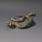 ARQUEOLOGÍA. ROMA. Lote de 2 asas (ss. I-IV d.C.). Bronce. Longitud de 9 a 19,8 cm.

Ex colección Cores.