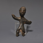 ARQUEOLOGÍA. ROMA. Figura masculina (ss. I-II d.C.). Bronce. Altura 5,2 cm. Presenta faltas.