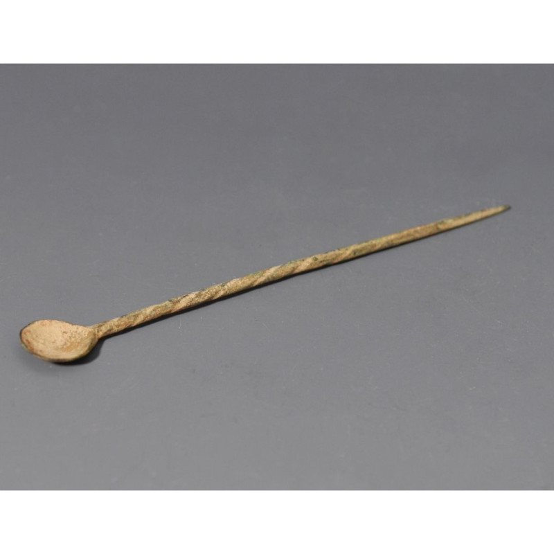 ARQUEOLOGÍA. ROMA. Instrumento médico (ss. III-IV d.C.). Bronce. Longitud 8,4 cm...