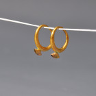 ARQUEOLOGÍA. ROMA. Pendientes (ss. I-IV d.C.). Oro. Diámetro 1,5 cm.