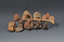 ARQUEOLOGÍA. PREHISPÁNICO. Lote de 9 fragmentos de figuras. Diferentes épocas y culturas. Cerámica. Altura de 4 a 7 cm.