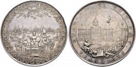 NIEDERLANDE 
 Amsterdam 
 Silbermedaille 1655. Auf die Einweihung des neuen Rathauses. Stempel von G. Pooll. Stadtansicht von Amsterdam mit zahlreic...