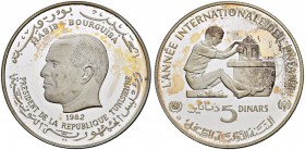 TUNESIEN 
 Republik. 5 Dinars 1982. Piedfort. 54.13 g. KM P2. Selten, nur 96 Exemplare hergestellt. Lt. angelaufen. Polierte Platte.