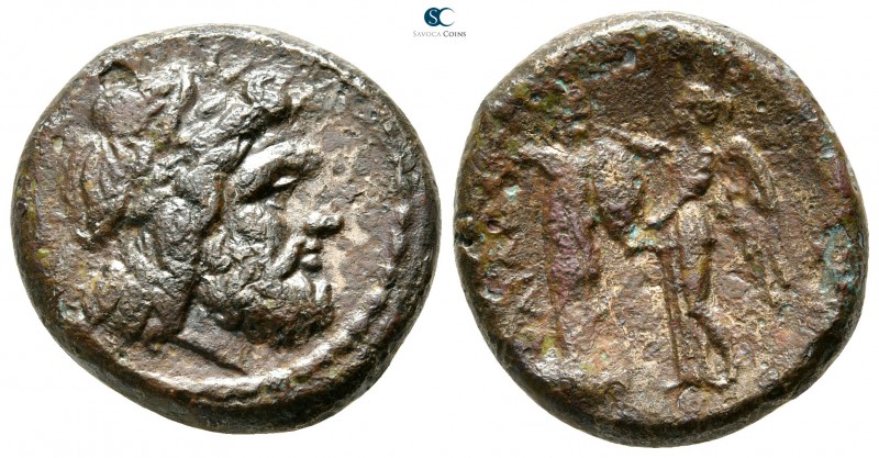 Calabria. Tarentum circa 280 BC. 
Bronze Æ

20mm., 8,18g.

Laureate head of...