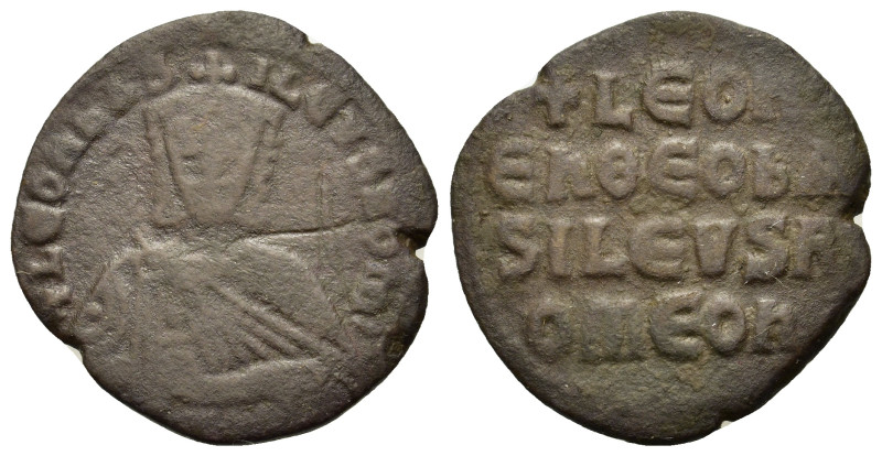 Leo VI (886-912). Æ 40 Nummi (24,5mm, 5.25g). Constantinople. Facing bust, weari...