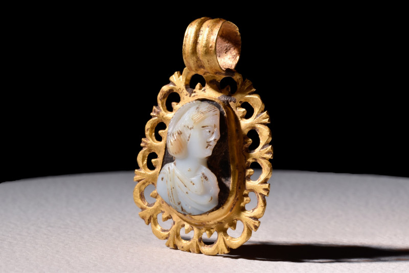 ROMAN GOLD CAMEO PENDANT WITH EMPRESS

 Ca. 100-300 AD
 A beautiful gold pend...