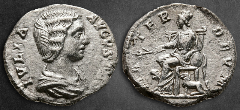 Julia Domna. Augusta AD 193-217. Rome
Denarius AR

18 mm, 2,71 g

IVLIA AVG...