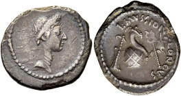 RÖMISCHE REPUBLIK. RÖMISCHE REPUBLIK NACH 211 V. CHR 
L. Mussidius Longus, 42 v. Chr. Denar ø 20mm (3,71g). Mzst. Rom. Vs.: Kopf des Iulius Caesar mi...