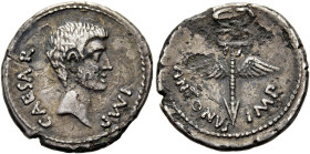 RÖMISCHE REPUBLIK. RÖMISCHE REPUBLIK NACH 211 V. CHR 
Octavian, 39 v. Chr. Denar ø 19mm (2,62g). Mzst. mobil. Vs.: IMP CAESAR, bärtiger Kopf des Okta...