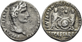 RÖMISCHE KAISERZEIT. 
Augustus, 27 v. Chr. - 14 n. Chr. Denar ø 19mm (3,53g). 2 v. Chr. - 4 n. Chr. Mzst. Lugdunum. Vs.: CAESAR AVGVSTVS DIVI F PATER...