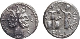 MONETE ROMANE REPUBBLICANE. 
GENS FURIA (119 A.C.). DENARIO.
M. Furius L.f. Philus. Roma. Argento, 3,98 gr, 18 mm. BB+. Con cartellino De Falco di N...