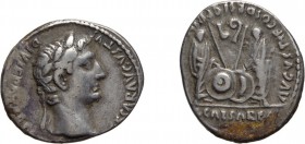 MONETE ROMANE IMPERIALI. AUGUSTO (27 A.C.-14 D.C.). DENARIO
Lione, coniato tra il 2 a.C. ed il 4 d.C. Argento, 3,70 gr, 17x19 mm. qBB
D: CAESAR AVGV...