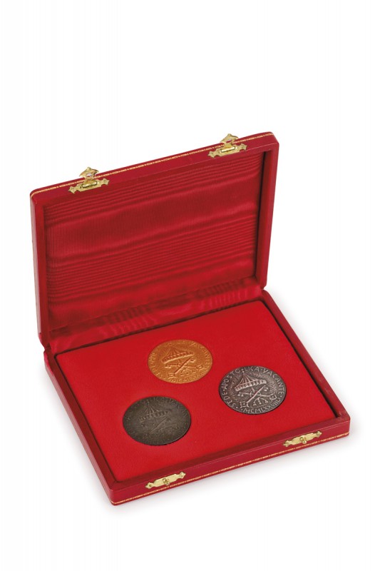 MEDAGLIE PONTIFICIE. PRIMA SEDE VACANTE 1978. 
SET DI MEDAGLIE (ORO, ARGENTO, B...
