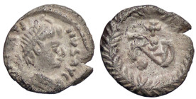 BARBARICHE - OSTROGOTI - Atalarico (526-534) - Quarto di siliqua (a nome di Giustino I) Metlich 57a (AG g. 0,65)

Status: BB+