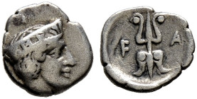 Elis. Olympia. 

AR-Obol um 412 v. Chr. Kopf der Hera mit Stephane nach rechts, darauf links und rechts Palmetten / Geflügelter Blitz. BMC 70, SNG D...