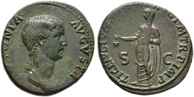 Kaiserzeit. Antonia Minor †37, Gemahlin des Drusus. 

Dupondius 41/42 -Rom-. ANTONIA AVGVSTA. Drapierte Büste mit Zopf nach rechts / TI CLAVDIVS CAE...