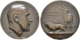 Württemberg. Herzog Albrecht *1865, †1939. 

Bronzegussmedaille 1915 von L. Habich. Kopf nach rechts / Vor hügeliger Landschaft Löwe nach links schr...