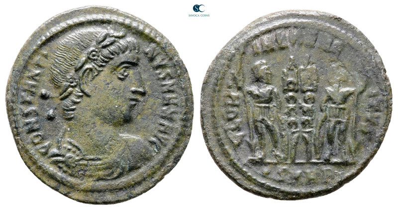 Constantine I the Great AD 306-337. Heraclea
Follis Æ

20 mm, 2,81 g



V...