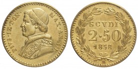 Roma, Pio IX, 2,5 Scudi 1858 anno XII segno "R" piccolo, Au mm 19 g 4,33, SPL