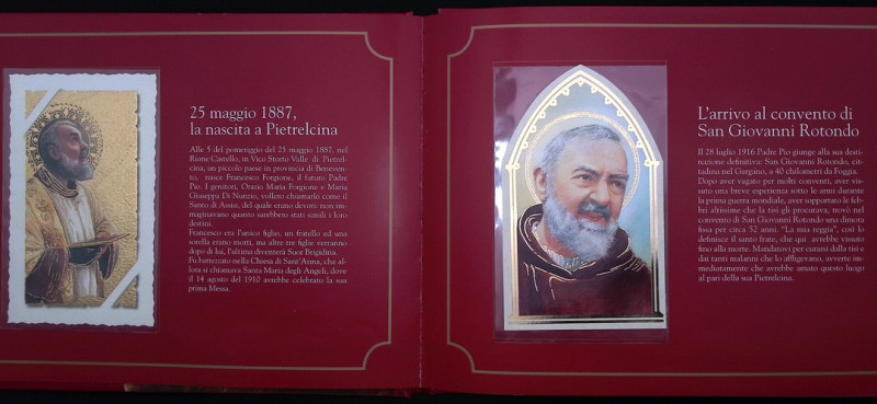 Album illustrativo dedicato a Padre Pio contenente: 21 santini, preghiere e 20 m...