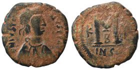 Justin I, 518-527. Follis (bronze, 17.65 g, 32 mm), Cyzicus. D N IVSTINVS P P AVC Diademed and draped bust to right. Rev. Large M between K - Y; B bel...