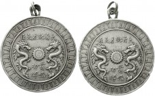 CHINA und Südostasien China Qing-Dynastie. De Zong, 1875-1908
London Legation Medal, gestiftet 1896. 43 mm; 35,39 g.
sehr schön, Randfehler, Öse ern...