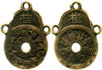 CHINA und Südostasien China Amulette
Bronzegussamulett, rund mit angegossenem Henkelaufsatz. 19. Jh. Beiderseits das Zeichen "Gui". Die 12 Tierkreisz...