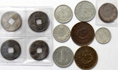 CHINA und Südostasien China Lots bis 1949
12 Münzen: 4 Cashs der Nördl. Sung, geprägte Münzen Kwangtung, Meng Chiang, Osthopei und Manchukuo.
schön-...