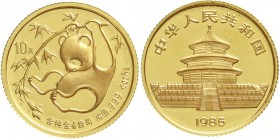 CHINA und Südostasien China Volksrepublik, seit 1949
10 Yuan GOLD 1985. Panda, an Bambuszweig turnend. 1/10 Unze Feingold.
Stempelglanz, winz. Kratz...