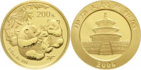 CHINA und Südostasien China Volksrepublik, seit 1949
200 Yuan GOLD 2006. Zwei Pandas mit Bambuszweigen. 1/2 Unze Feingold.
Stempelglanz