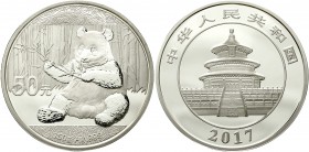 CHINA und Südostasien China Volksrepublik, seit 1949
50 Yuan Panda Silbermünze 2017. Panda mit Bambus. 150 g. 999er Silber. Im Original-Etui mit Zert...